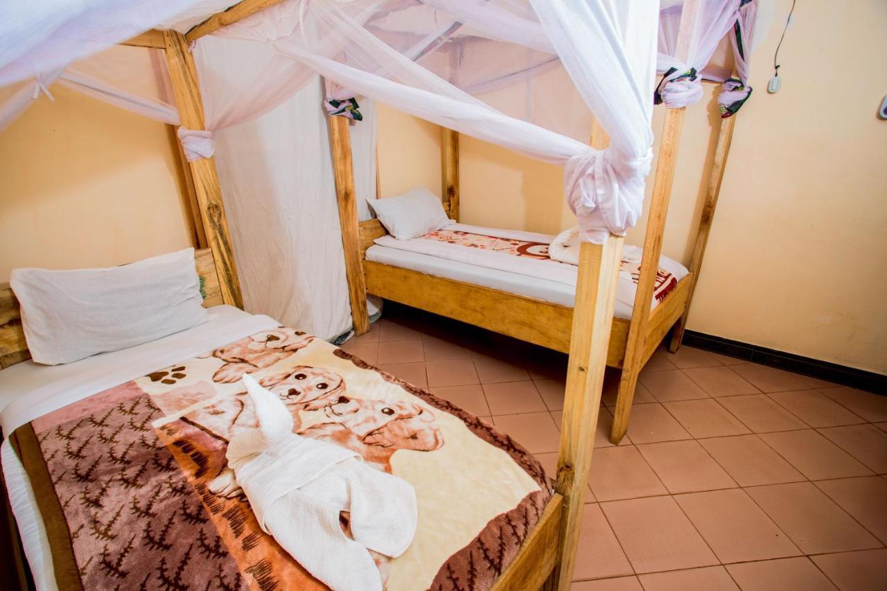 The Secret Garden Hotel Моши Экстерьер фото