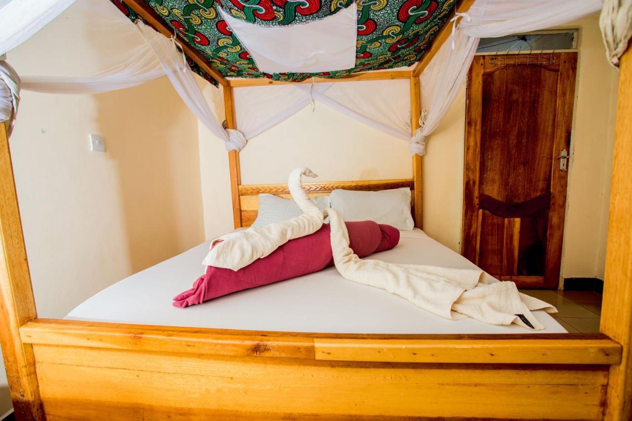 The Secret Garden Hotel Моши Экстерьер фото
