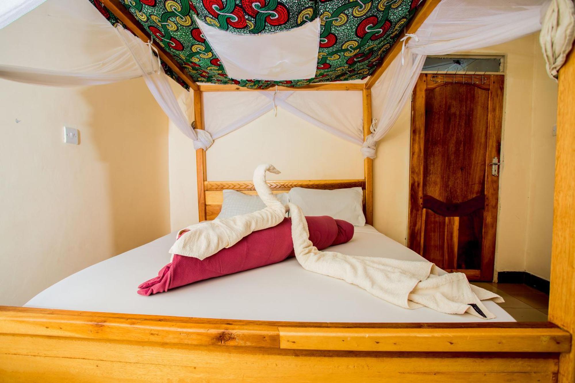The Secret Garden Hotel Моши Экстерьер фото